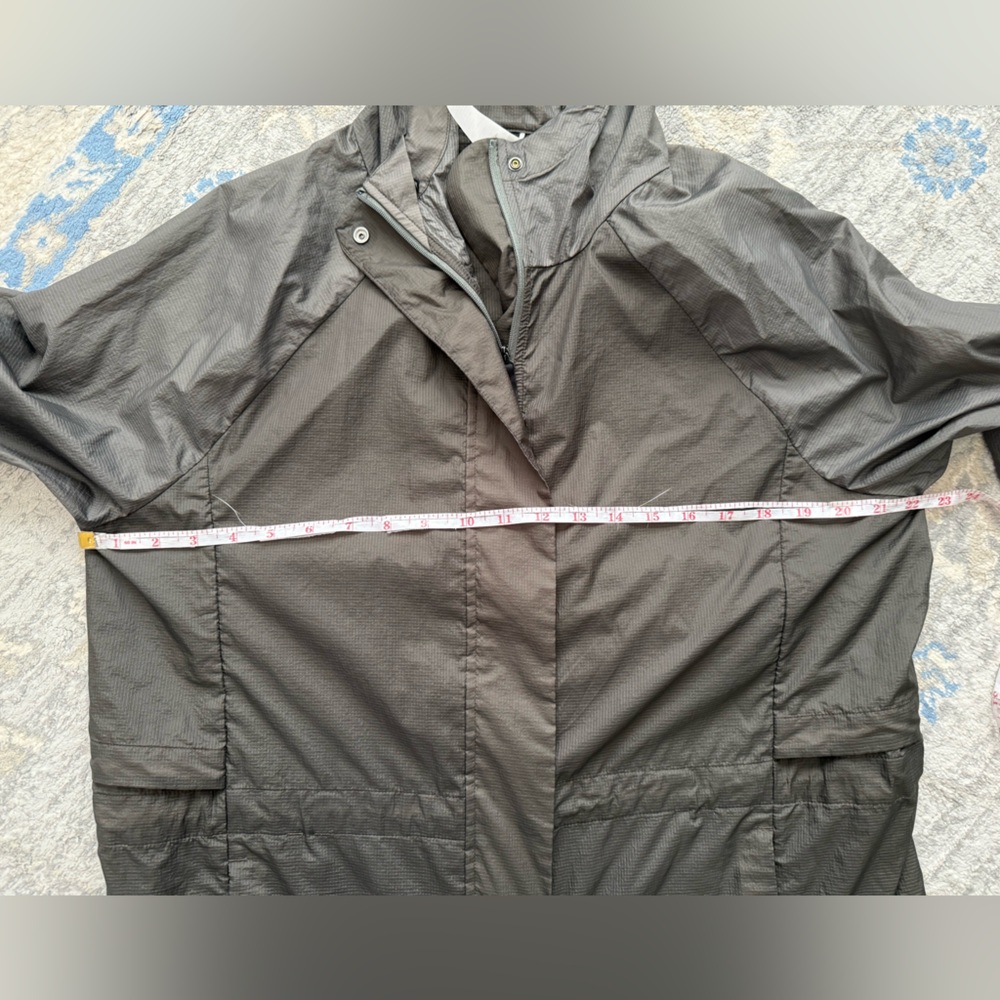 Lululemon Lab Assemblage Shell Raincoat - Picture 12 of 16